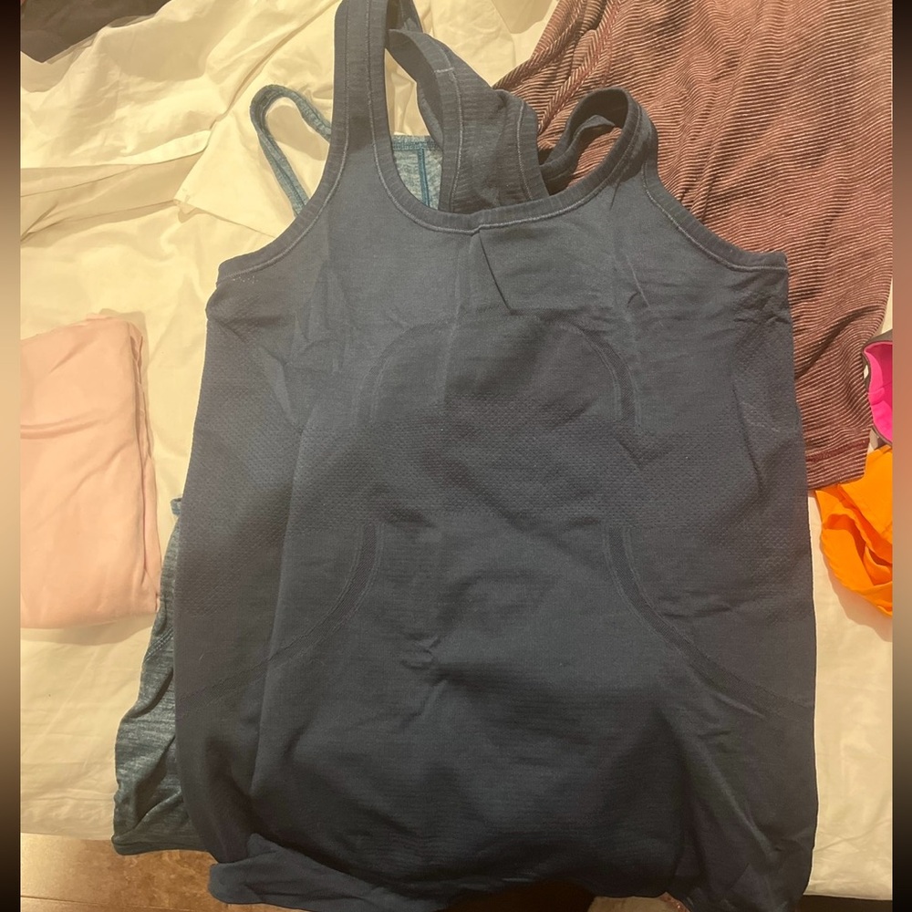 size 6 lululemon navy tank